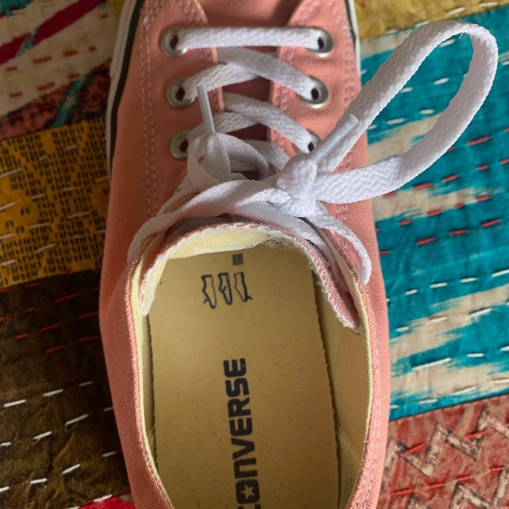Pink Women's Converse Size 9 Like New - Picture 3 of 4